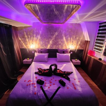 Caen, Tu M'Aimes - Suite Romantique Exterior photo